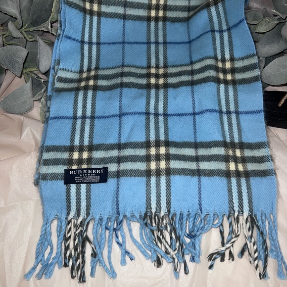 *MINT* Burberry London 100% Cashmere Scarf Made in England Blue Nova Check - Picture 10 of 13